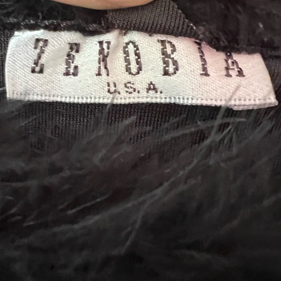 Vintage Zenobia Feather Neckline Velvet Velour top in Black. Size L - Picture 4 of 7
